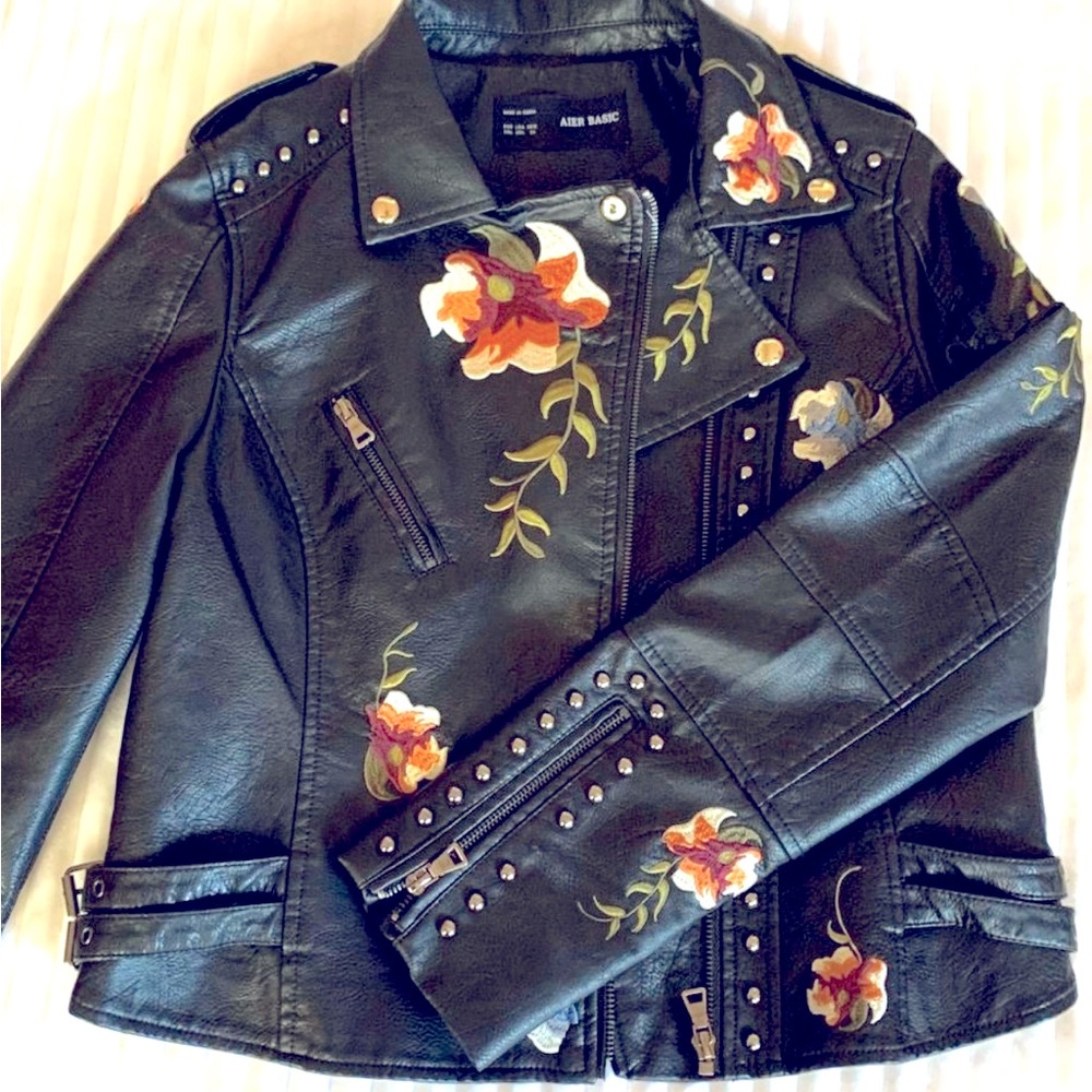 Today Sale ‼️ NWT Floral Embroidered faux leather jacket - Size S